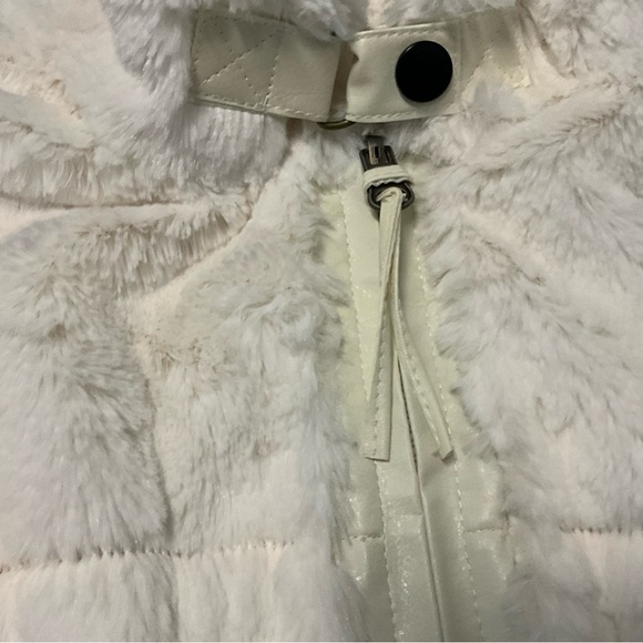 EUC Reversible Faux Fur Vest - Picture 4 of 6